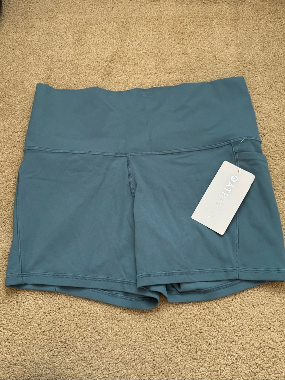 NWT Athleta Salutation Stash Pocked I| 5" Short